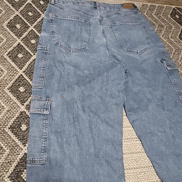 American Eagle Curvy Super High Rise Baggy Wide Leg Women's Blue Cargo Jeans 14 - Picture 6 of 16